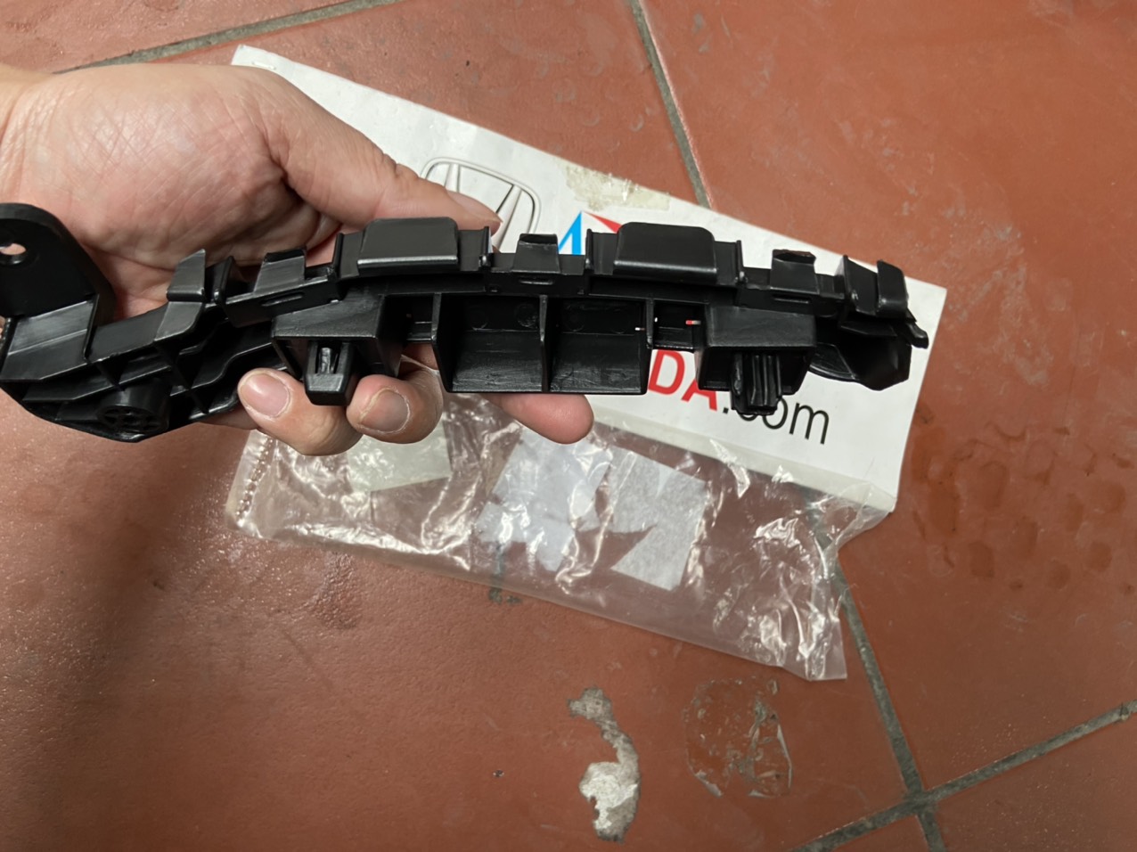 Cá cài Ba đờ sốc trước xe Honda HRV